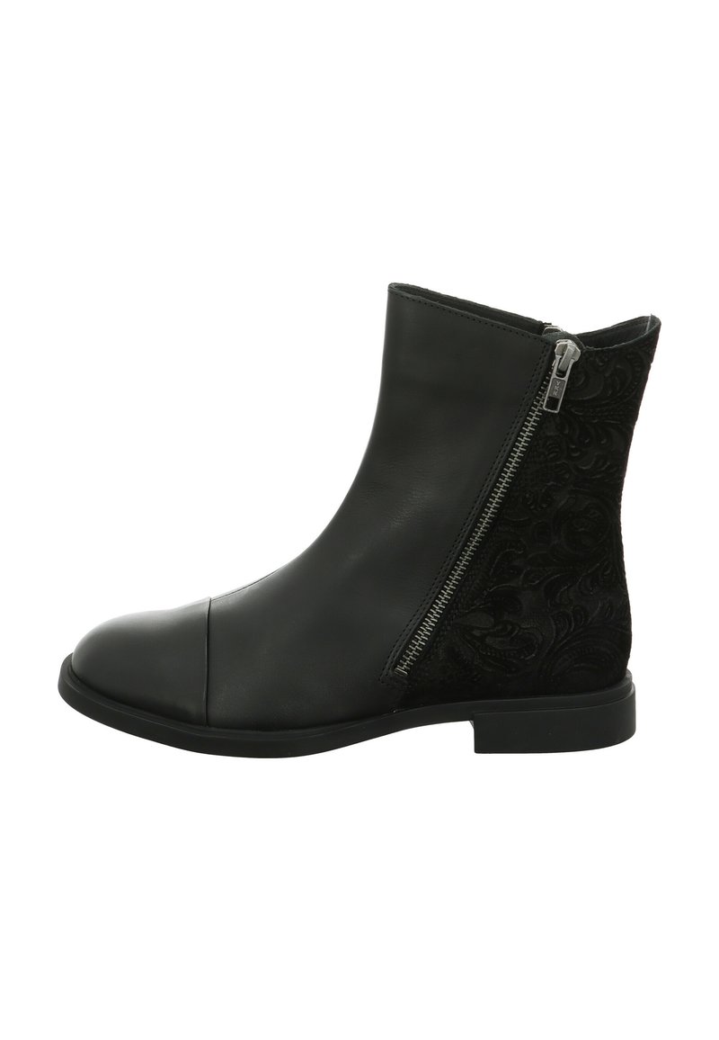 Schwarze Stiefeletten mit einer glatten Lederfront und einem strukturierten Samtbesatz hinten, ausgestattet mit einem seitlichen Reißverschluss und einem niedrigen Blockabsatz.