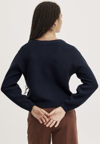 ICHI IHNOELLE - Vesta na kopčanje - total eclipse melange