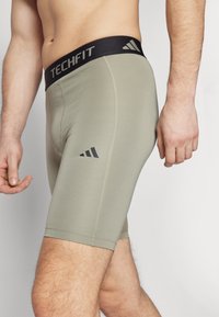 adidas Performance TECHFIT COMPRESSION SHORT - Tights - silver pebble