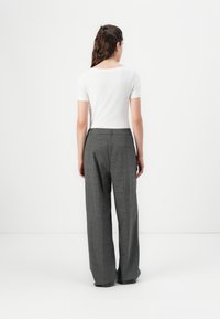 Vero Moda VMSIKITA WIDE DAD PANT - Hlače - medium grey/black