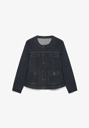 Mørk denimjakke med rund halsudskæring, lange ærmer, fem metalringknapper, to øverste skrålommer og to nederste lommer med klap og metalringe.