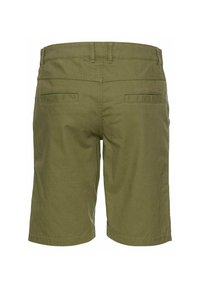 Olijfgroene shorts met een rechte snit, gemaakt van zachte stof. Bevat riemlussen en twee achterzakken, zonder zichtbare hardware.