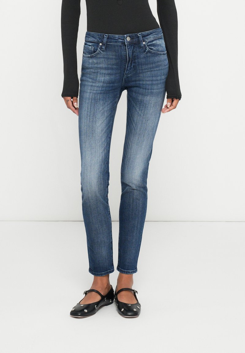 Armani Exchange Slim fit jeans gewassen Armani Exchange Slim fit jeans gewassen