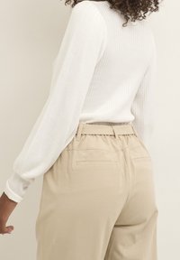 Kaffe Neule - off-white