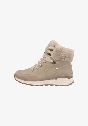 Beige Wildleder-Ankle Boots mit einem Kragen aus Kunstfell, Schnürverschluss, gepolstertem Zungenbereich und strukturiertem Gummisohle. Mit metallicfarbener Hardware akzentuiert.