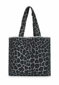 Grand sac fourre-tout rectangulaire avec un motif léopard gris et noir et des anses assorties sur un fond blanc.