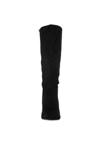 Botas de ante negras hasta la rodilla con una textura suave, forma estrecha y cierre de cremallera en el costado para facilitar su uso. Suela plana y puntera redondeada.