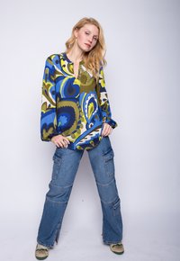 Emily van den Bergh - Blouse - khaki pais Thumbnail Image 1
