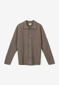 Brun ribbad kofta med krage, knäppning fram och långa ärmar. Tyget har en strukturerad väv och en avslappnad passform.