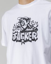 Bílý bavlněný tričko s černým grafikou kreslené postavičky se hvězdami a hudebními notami, text zní "JACKER."