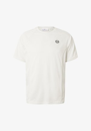 Hvit T-skjorte med korte ermer og rund hals, med liten svart Sergio Tacchini-logo på venstre bryst og synlige sømmer på skuldrene.