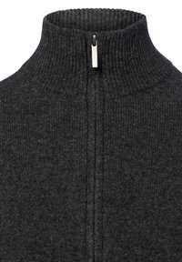 Pull en tricot gris foncé avec un col montant côtelé et une fermeture éclair centrale en argent.