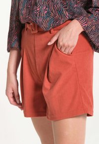 J&JOY Shorts - red