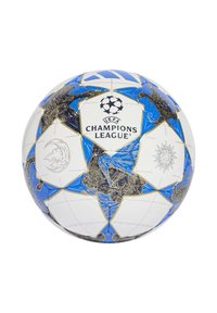 Ballon de soccer de la Ligue des champions de l'UEFA avec une base blanche, des accents bleus et dorés, un motif d'étoiles et des logos imprimés sur une surface texturée.
