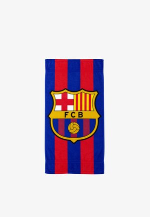 Niebiesko-czerwony ręcznik w paski z dużym herbem klubu piłkarskiego FC Barcelona, zawierającym krzyż, czerwone i żółte paski oraz ikonę piłki nożnej.