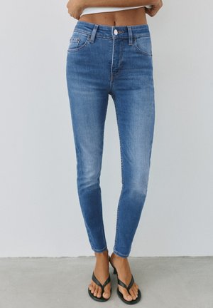 PULL&BEAR, HIGH-WAIST SKINNY FIT JEANS - Jeans Skinny - dark blue denim