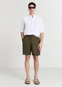 Calliope BERMUDA CENTRALE  - Shorts - verde militare