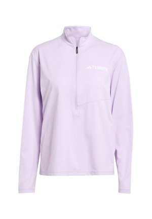 Lila quarter-zip pullover gemaakt van zachte stof, met lange mouwen, een borstzak en het "TERREX"-logo in het wit.