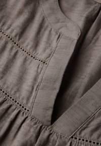 Thumbnail Image 5