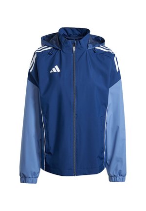 Giacca sportiva blu con cappuccio, realizzata in tessuto liscio, con strisce bianche sulle spalle, chiusura con zip e polsini elasticizzati.