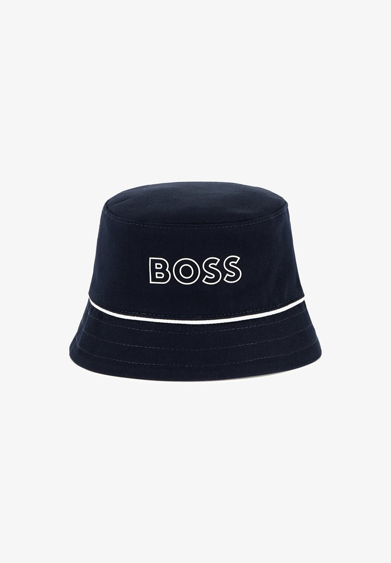 Chapeau seau bleu marine en coton avec un bandeau d'accent blanc. L'avant présente le logo 'BOSS' en lettres blanches en gras.