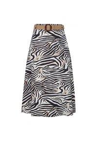Kjol med svart och vit zebramönster, knälång passform, kombinerad med ett vävt beige bälte med en rund brun spänne.