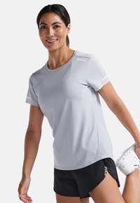 2XU Spordi T-särk - harbor mist white reflective