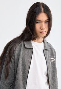 Puma Jaka ar rāvējslēdzēju - black alpine snow