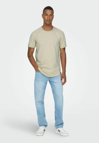 Only & Sons ONSBENNE LIFE TEE - Camiseta básica - light grey