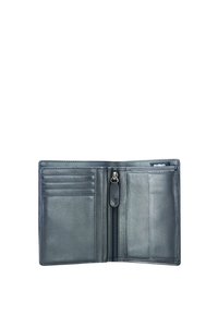 Portafoglio in pelle grigia con multiple fessure per carte, un compartimento con zip e una texture liscia; l'interno presenta spazi di stoccaggio organizzati.