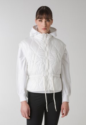 Weißer gesteppter Weste mit hohem Kragen und Kordelzug in der Taille, ausgestattet mit einem durchgängigen Reißverschluss und einer Kapuze. Das Design hat eine glatte Textur.