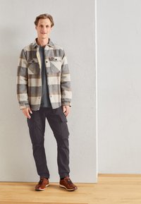 INDICODE JEANS INMUTTON - Marškiniai - grey mix