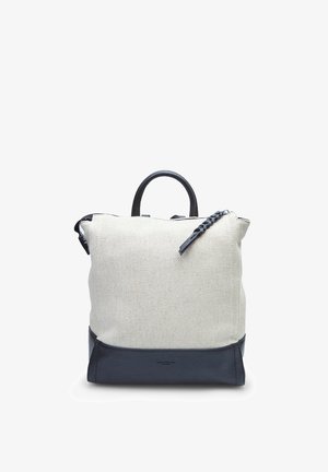 Kanvases tote soma ar bēšas krāsas korpusu un tumši jūras zila ādas apakšu. Iespējama izšūta rāvējslēdzēja vilkšanas siksna un divi augšējie rokturi pārvietošanai.