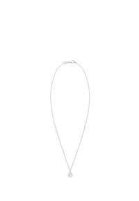 Sølvhalssmykke med en delikat kæde, prydet med et cirkulært vedhæng indgraveret med bogstaven "J." Enkel design, glat tekstur og minimal hardware.