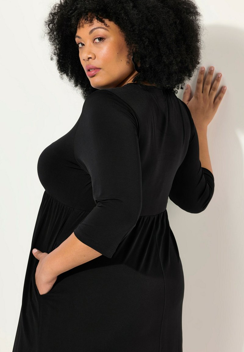 Ulla Popken EMPIRE WAIST 3/4 SLEEVE - Jersey dress - black - Zalando
