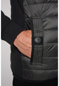 Thumbnail Image 5