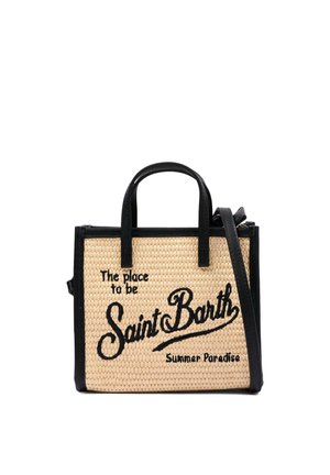 Kleine geweven beige handtas met zwarte biezen en handvatten, met zwarte tekst waarop staat: "The place to be Saint Barth Summer Paradise."