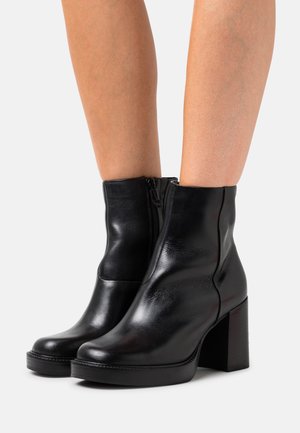 Tamaris Platform ankle boots - black