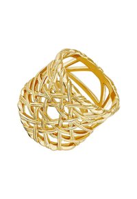 Anillo de oro tejido con un intrincado diseño entrelazado que presenta líneas curvas y aberturas, mostrando una superficie lisa y reflectante.