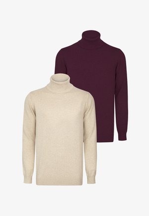 Twee eenvoudige coltruien met lange mouwen, één beige aan de voorkant en één donker bordeauxrood erachter op een witte achtergrond.