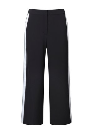 Schwarze weit geschnittene Hosen mit weißen Seitstreifen, glattem Stoff, einer taillierten Taille und flachem Frontteil ohne sichtbare Taschen.