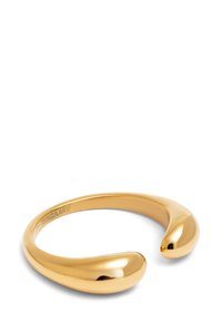 Bracciale a manica in tonalità oro con una finitura liscia e lucida e con estremità arrotondate. Il design presenta una forma moderna e minimalista.