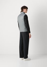 BOSS THOR - Brezrokavnik - dark beige