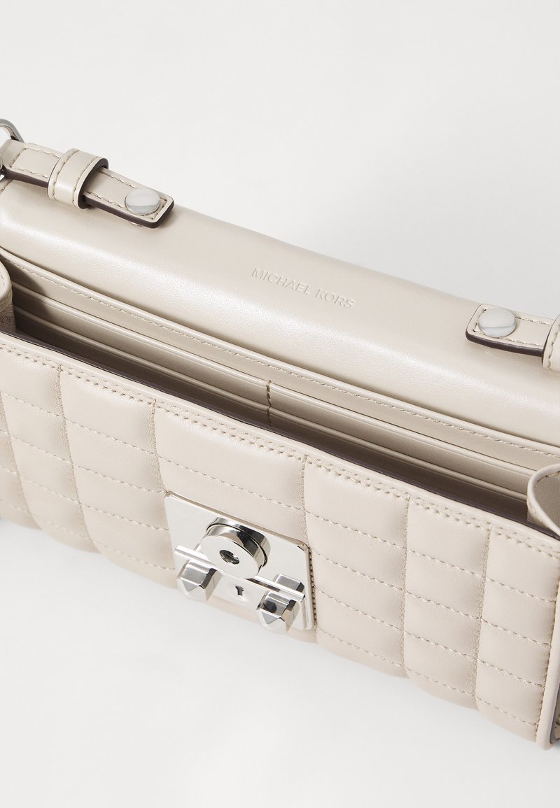 MICHAEL Michael Kors TRIBECA Umhängetasche light sand/beige