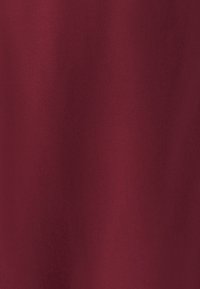 Unselected, burgundy