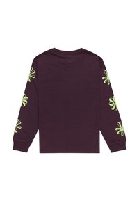 Mörklila långärmad skjorta i bomull, med gröna blommönster på varje ärm. Slät textur med en klassisk rundhalsad design.
