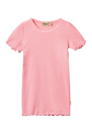 Vaaleanpunainen ribbineulottu t-paita, jossa on lyhyet röyhelöhihat ja aaltoileva pääntie. Alareunassa pieni merkkilappu. Pehmeä rakenne.