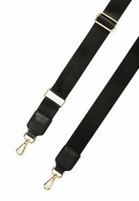Czarny regulowany pasek na ramię z złotymi metalowymi klamrami i czarnymi skórzanymi wzmocnieniami na każdym końcu, leżący płasko na białym tle.