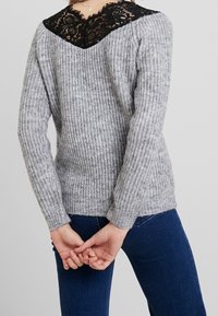 Vero Moda Sweter