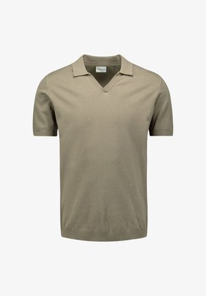Korte mouwen, v-hals polo shirt in licht olijfgroen. Gemaakt van gladde stof met een fitted pasvorm en ribgebreide kraagranden.